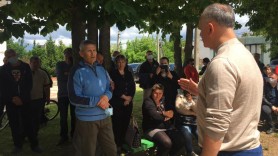Dodon huiduit în satul de baștină a lui Voronin: „Sunteti niște trădători de țară, nu vi-i rușine”